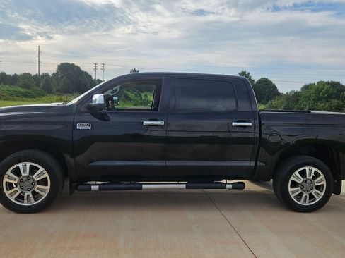 Used 2017 Toyota Tundra 4x4 CrewMax image 2