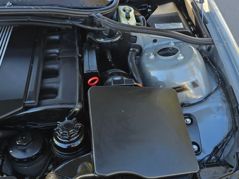 Used 2006 BMW 330Ci image 46