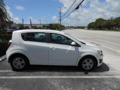 Used 2014 Chevrolet Sonic LT Hatchback FWD image 8