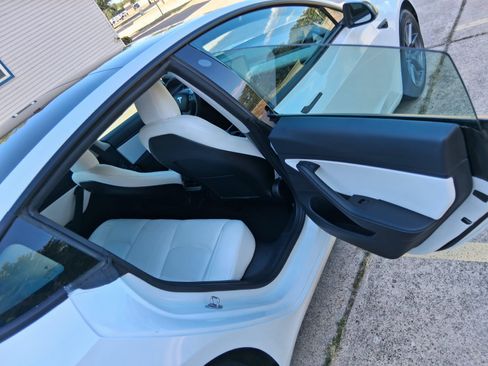 Used 2021 Tesla Model 3 Standard Range Plus RWD image 9