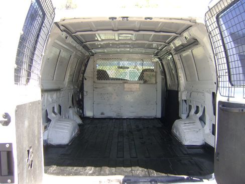 Used 2003 Ford E-350 and Econoline 350 Extended Super Duty RWD image 12