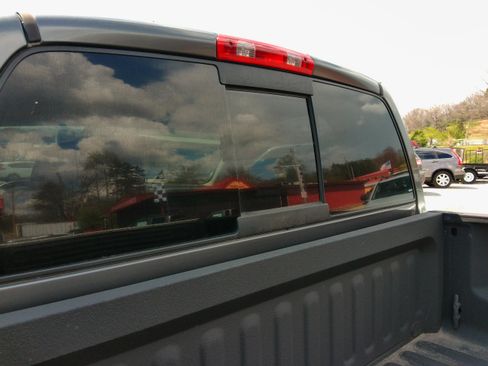 Used 2004 Dodge Ram 1500 Truck SLT image 17