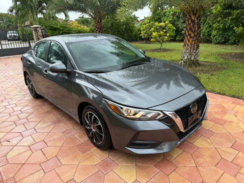 Used 2021 Nissan Sentra SV FWD image 2