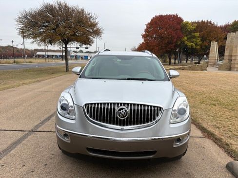 Used 2011 Buick Enclave CXL image 4