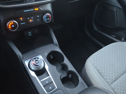 Used 2021 Ford Escape SE image 17