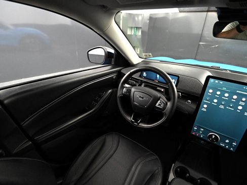 Used 2022 Ford Mustang Mach-E Premium image 22