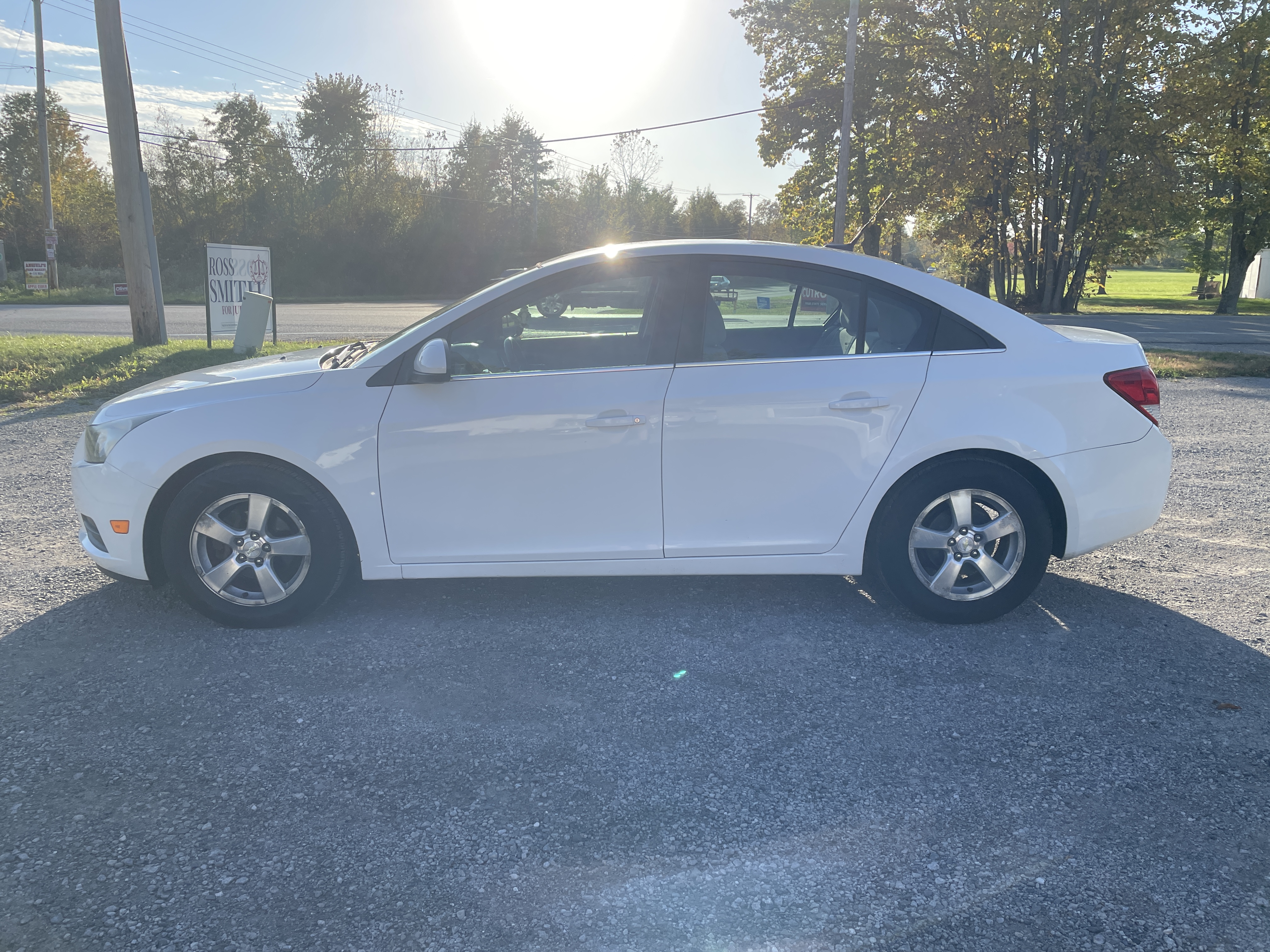 Used 2014 Chevrolet Cruze LT FWD image 2