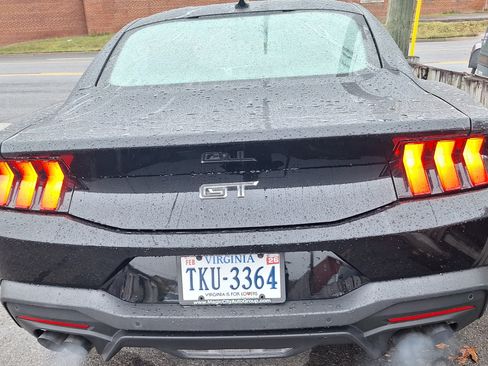 Used 2024 Ford Mustang GT Premium image 3