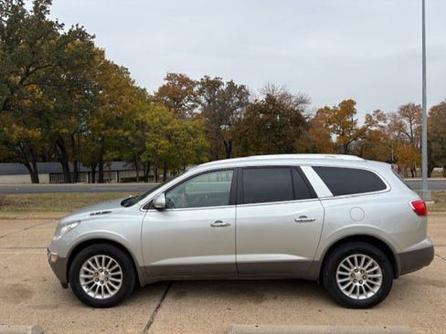 Used 2011 Buick Enclave CXL image 8