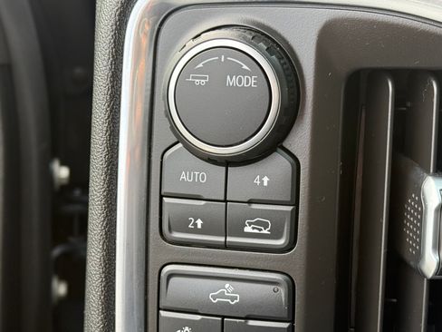 Used 2020 Chevrolet Silverado 1500 4x4 Double Cab LT image 9