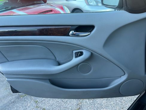 Used 2003 BMW 325i image 10