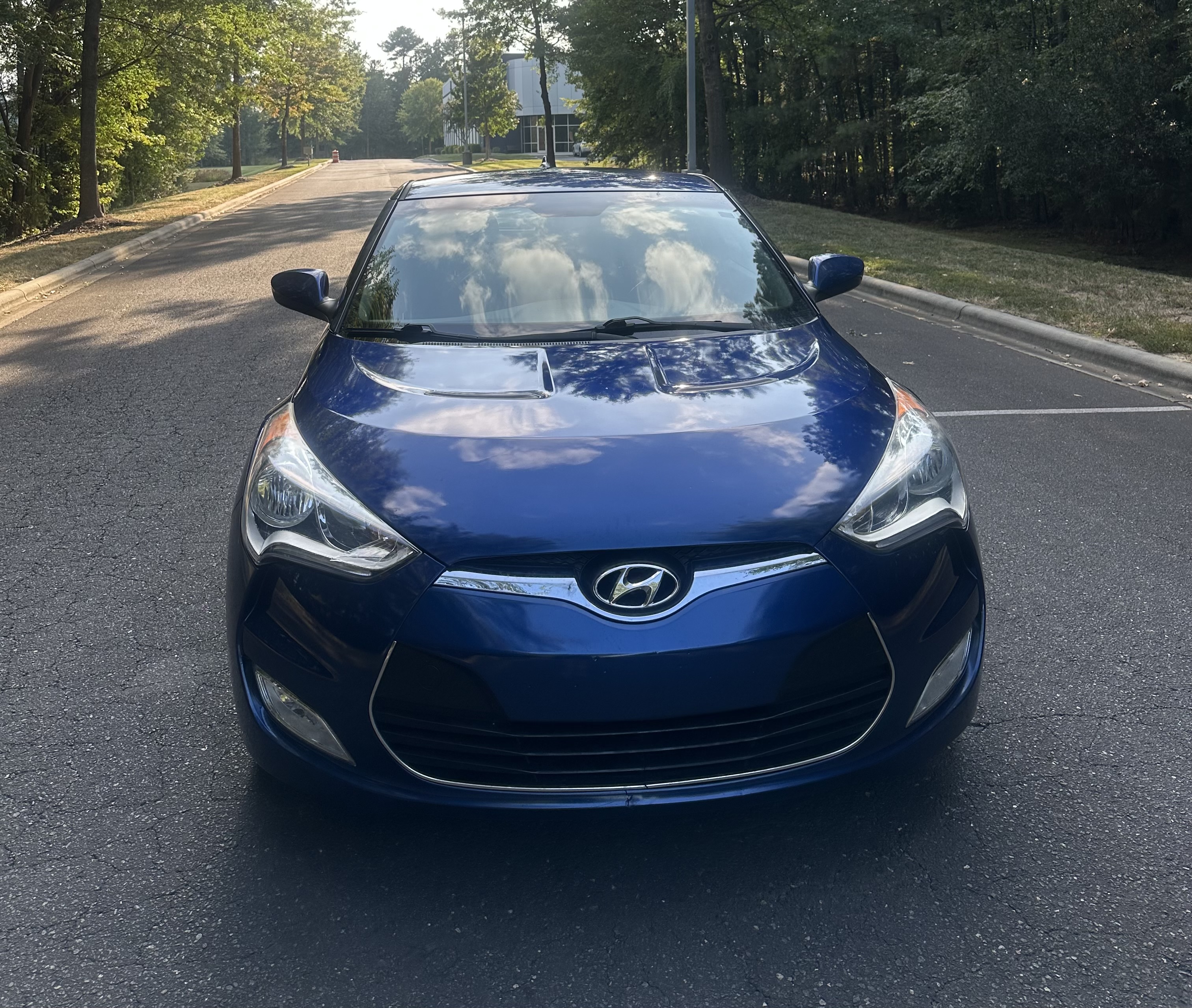 Used 2017 Hyundai Veloster FWD image 4
