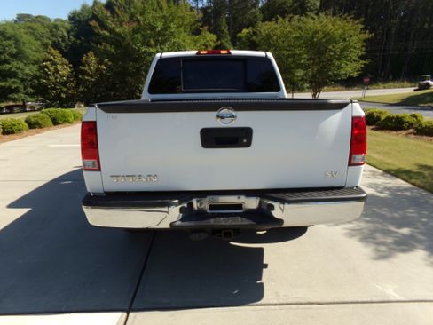 Used 2013 Nissan Titan 2WD Crew Cab SV image 4