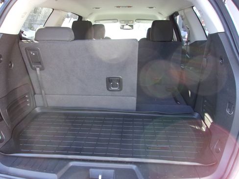 Used 2011 Chevrolet Traverse Limited LT image 9