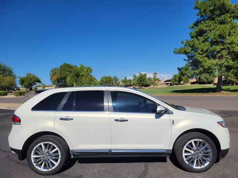 Used 2013 Lincoln MKX image 2
