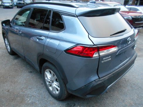Used 2023 Toyota Corolla Cross AWD LE image 3