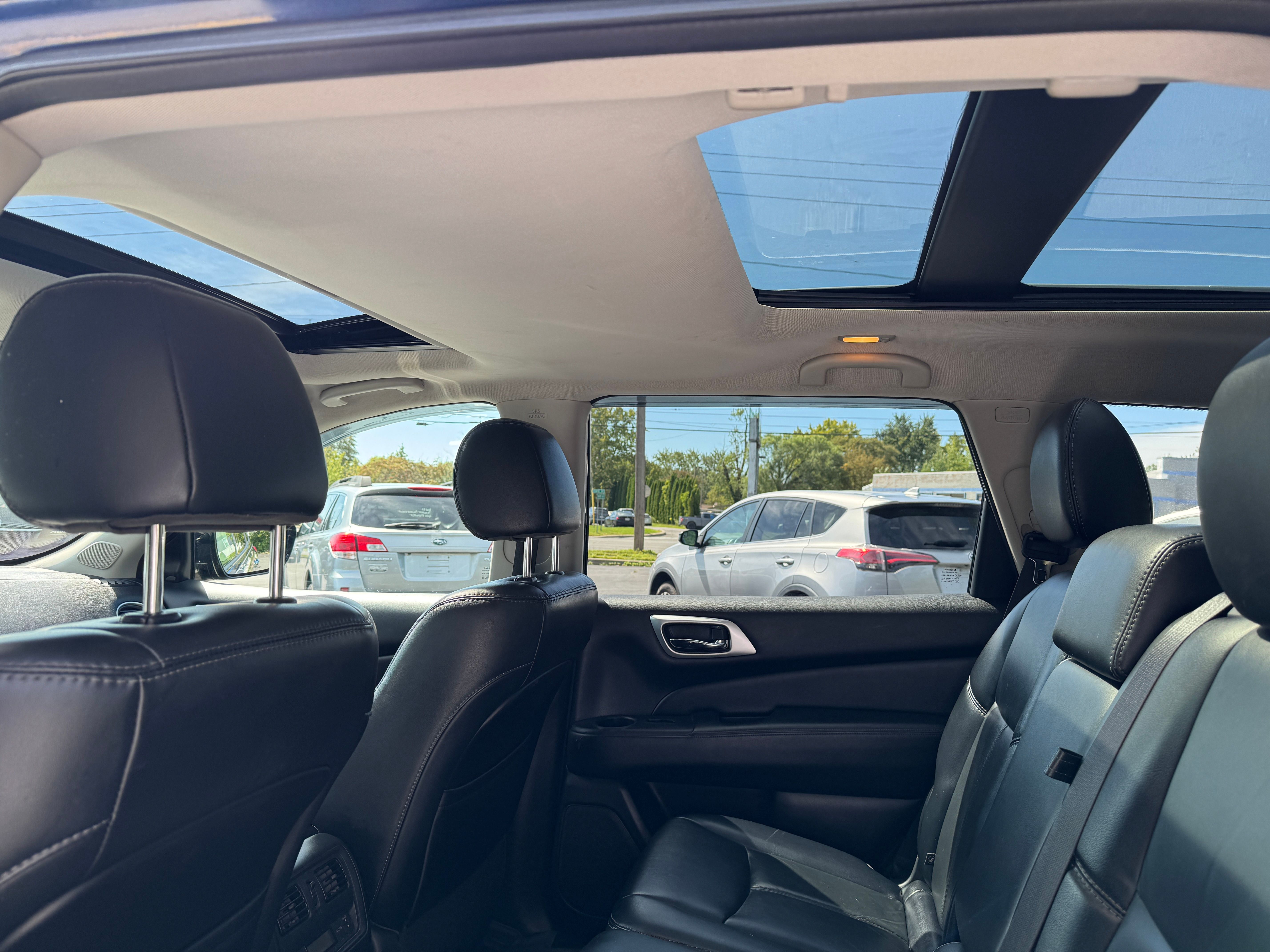Used 2017 Nissan Pathfinder 4WD SL w/ Premium Package image 12