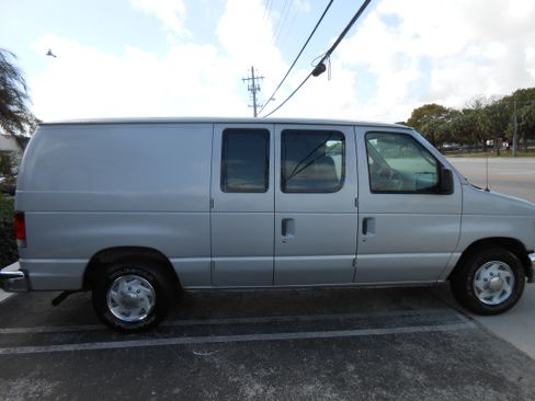 Used 2004 Ford E-150 and Econoline 150 XL image 7