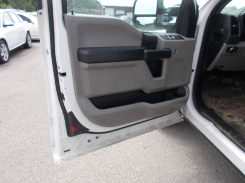 Used 2019 Ford F250 2WD SuperCab Super Duty image 4