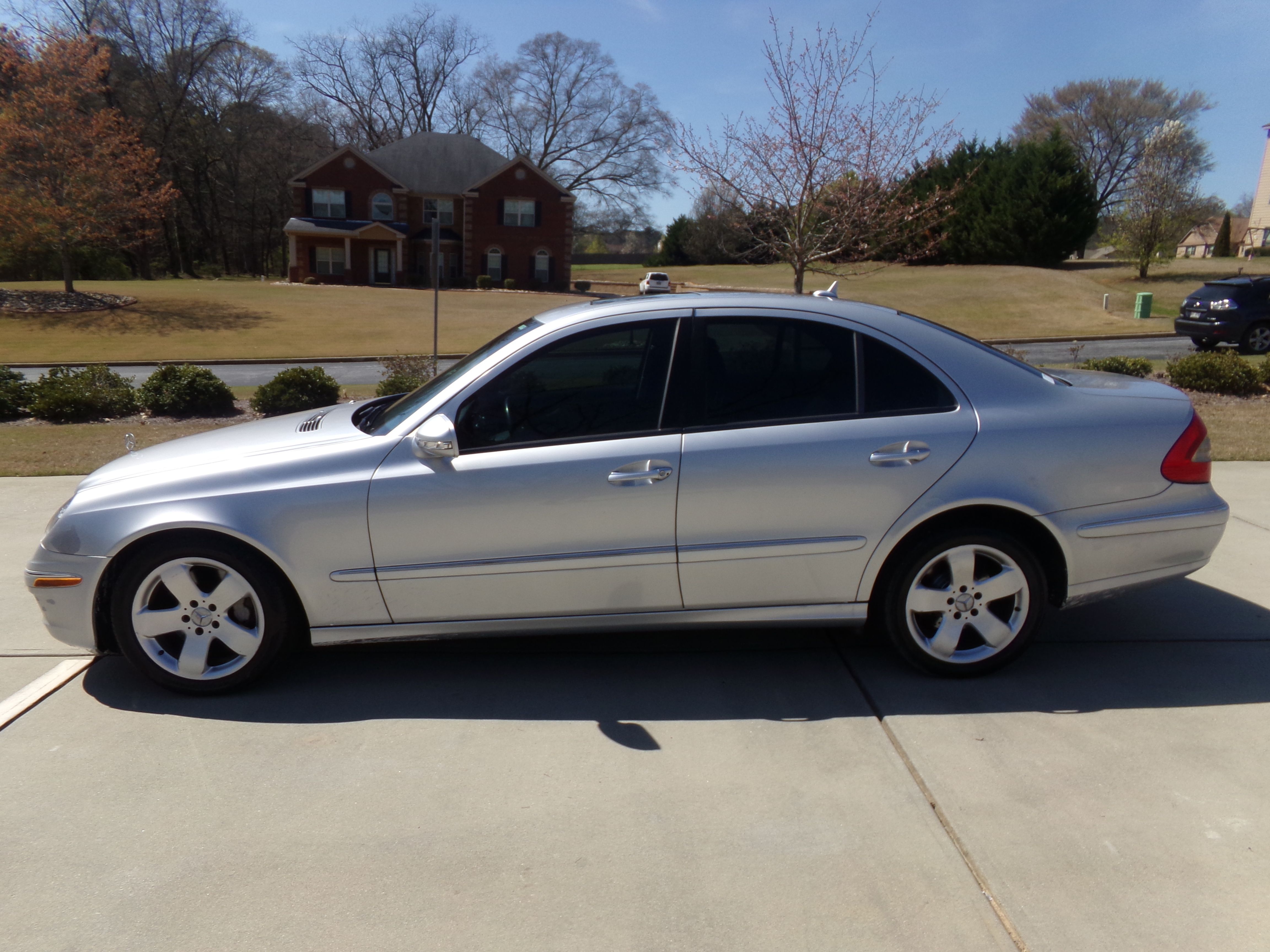 Used 2007 Mercedes-Benz E 550 Sport image 2