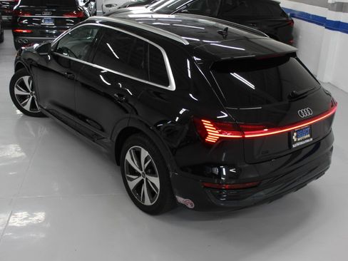 Used 2024 Audi Q8 e-tron Premium image 14