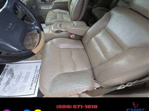 Used 1996 GMC Suburban image 14