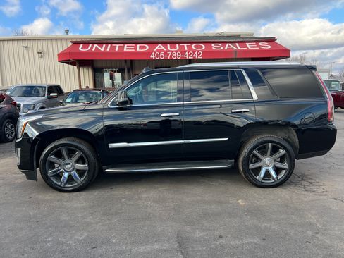 Used 2016 Cadillac Escalade Luxury image 1