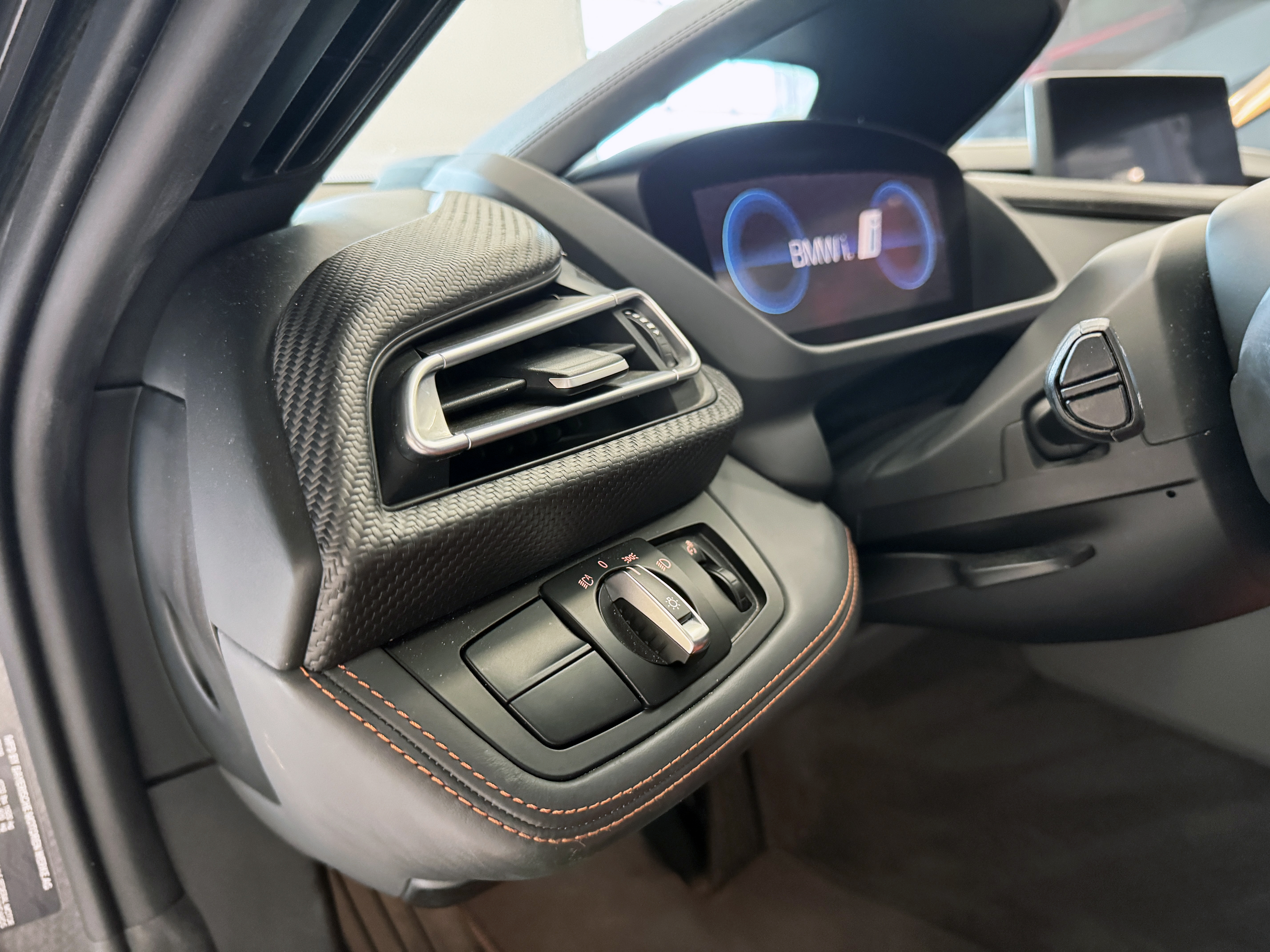 Used 2019 BMW i8 Coupe AWD/4WD image 28