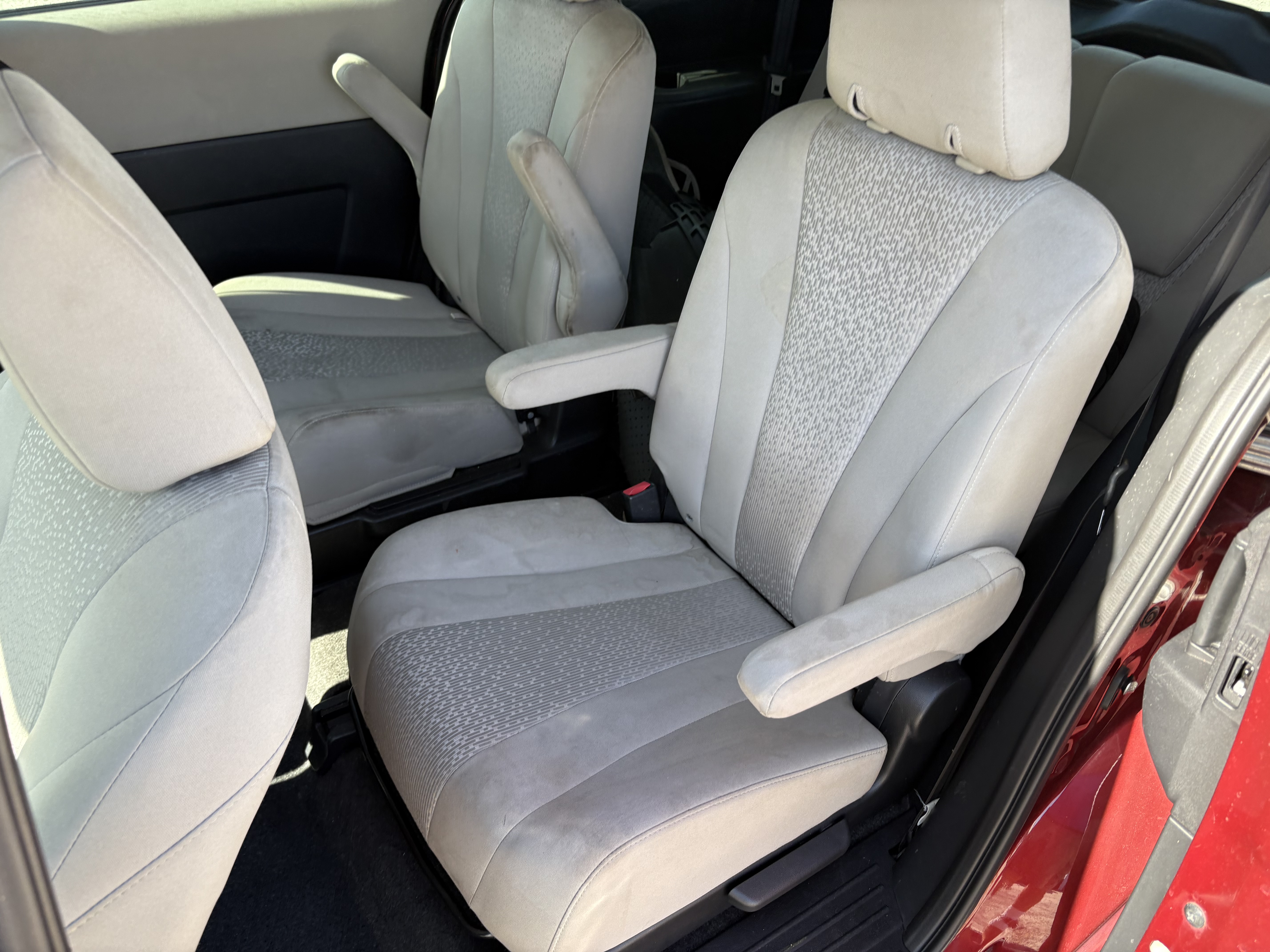 Used 2012 MAZDA MAZDA5 Sport FWD image 6