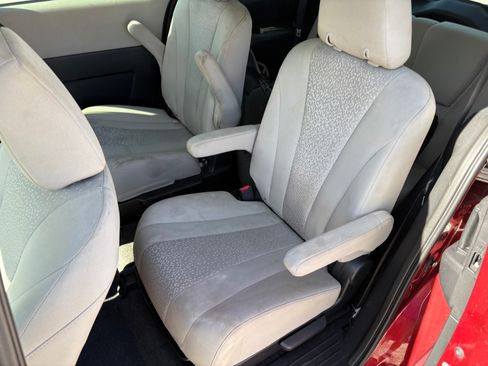 Used 2012 MAZDA MAZDA5 Sport image 6