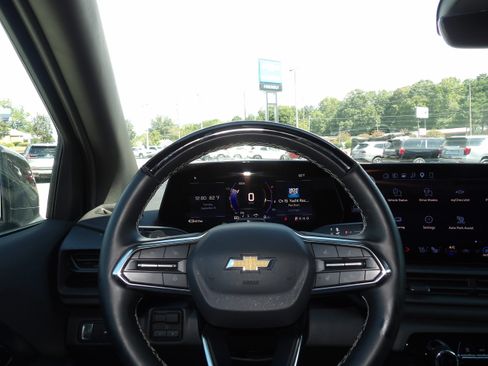 Used 2026 Chevrolet Silverado EV 4x4 Crew Cab LT image 2
