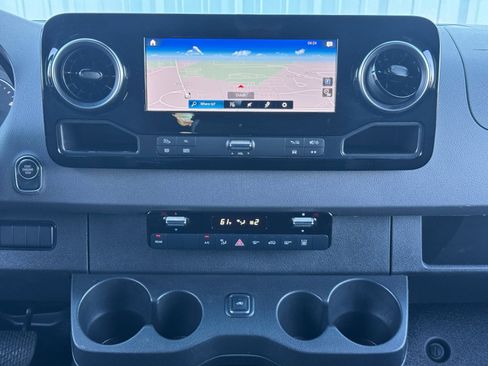 Used 2023 Mercedes-Benz Sprinter 2500 image 23