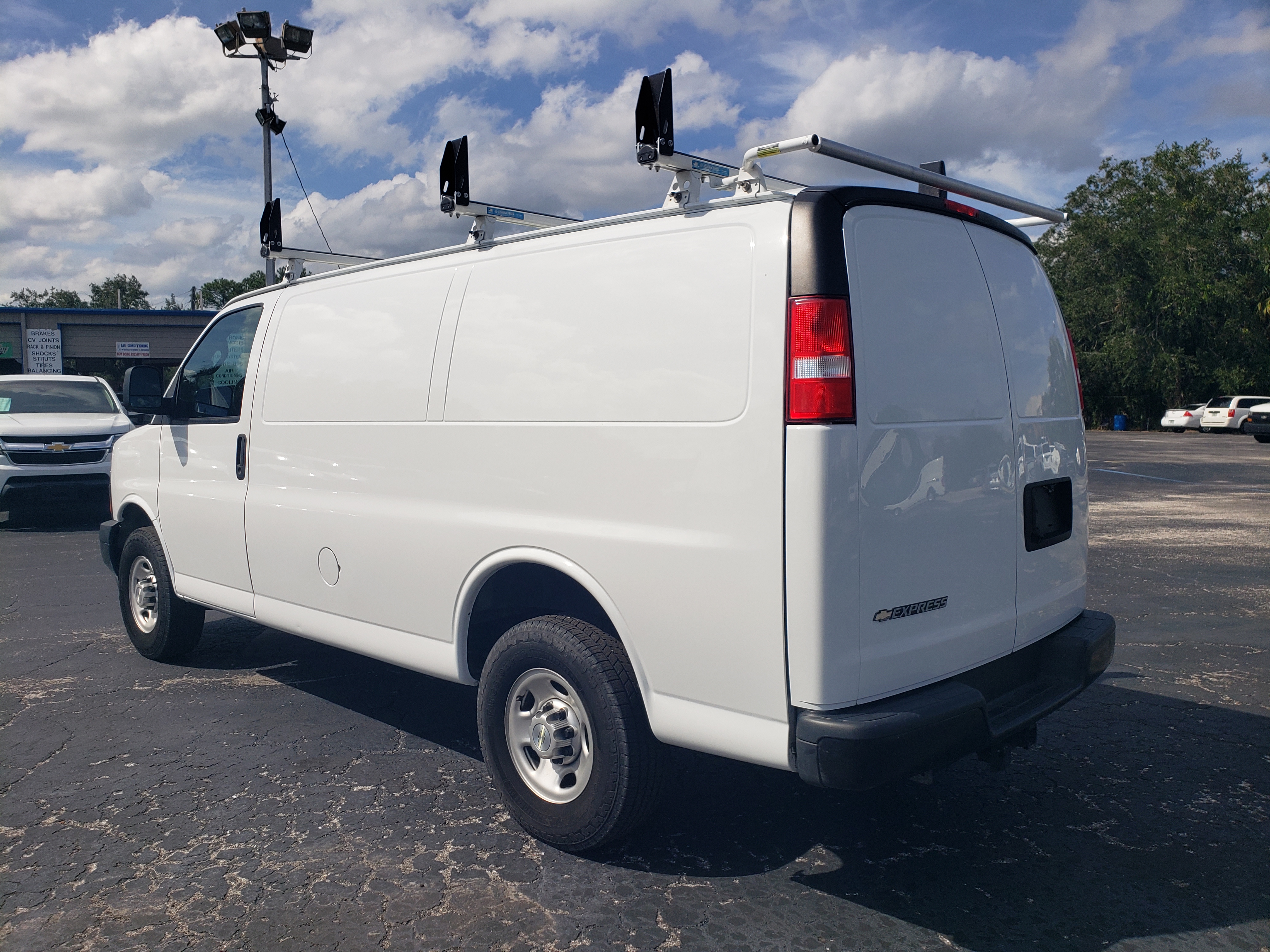 Used 2023 Chevrolet Express 2500 UNAVAIL RWD image 3