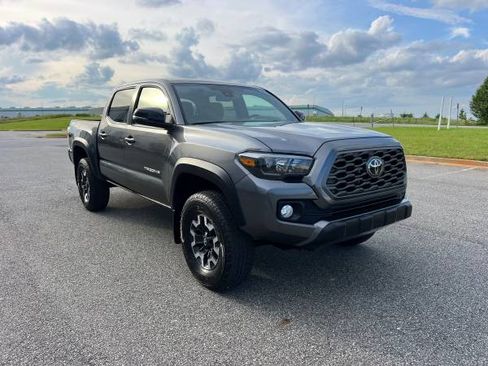 Used 2022 Toyota Tacoma TRD Off-Road image 4