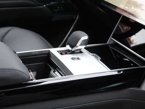 New 2025 Land Rover Range Rover SE image 26