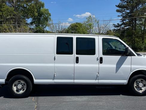 Used 2012 Chevrolet Express 2500 image 4