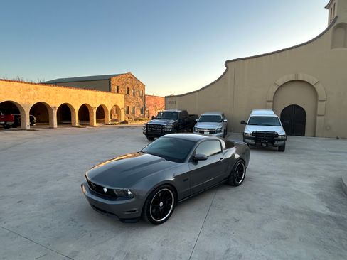 Used 2011 Ford Mustang GT Premium image 16