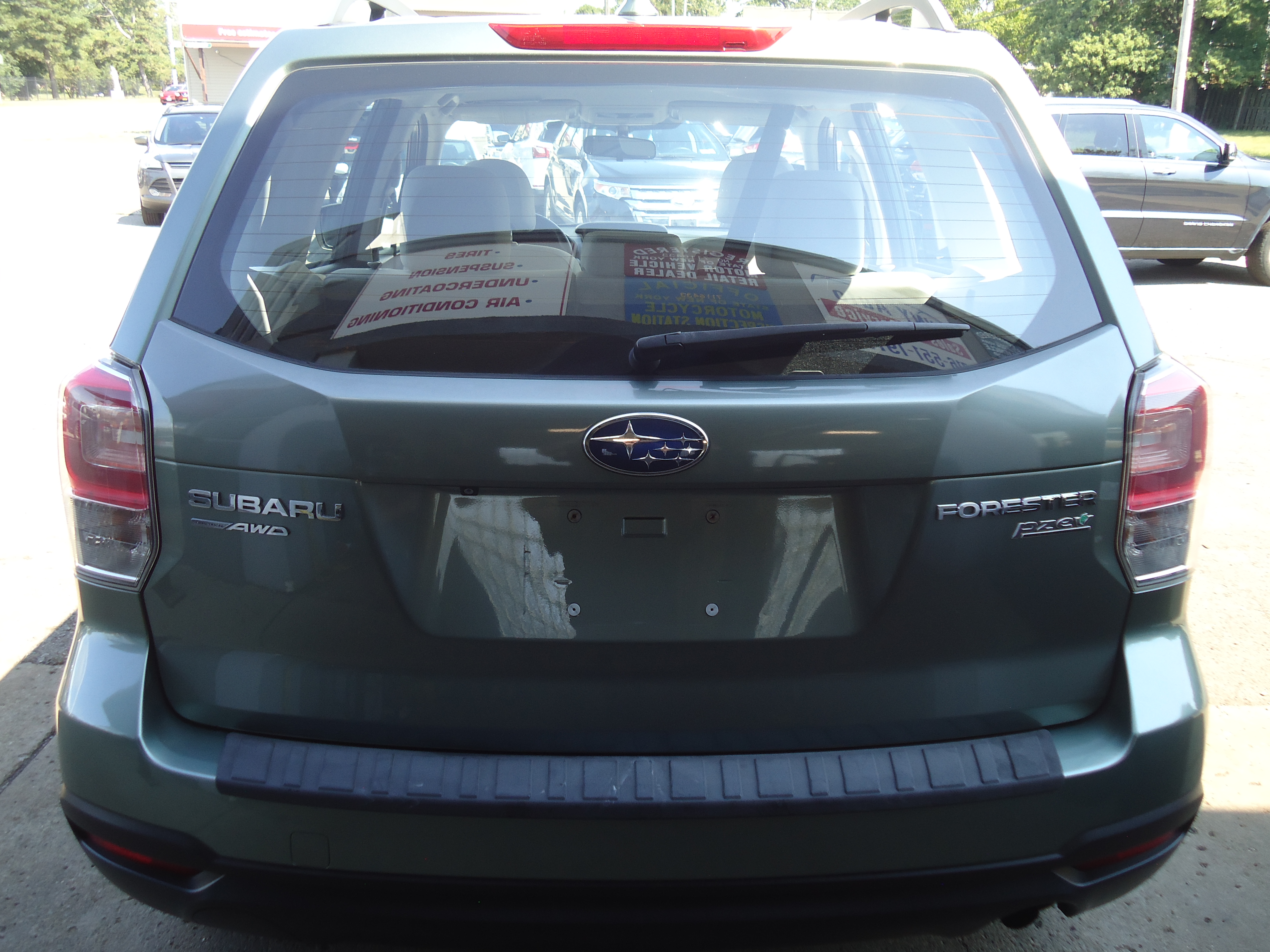Used 2017 Subaru Forester 2.5i AWD/4WD image 5