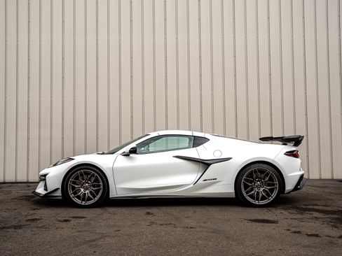Used 2025 Chevrolet Corvette Z06 image 5