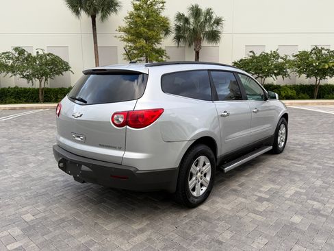 Used 2011 Chevrolet Traverse LT image 5
