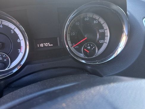 Used 2016 Dodge Grand Caravan SXT image 11