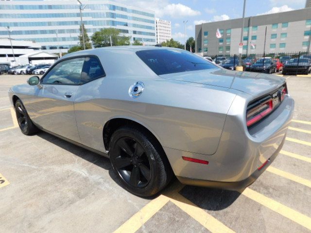 Used 2015 Dodge Challenger SXT RWD image 5