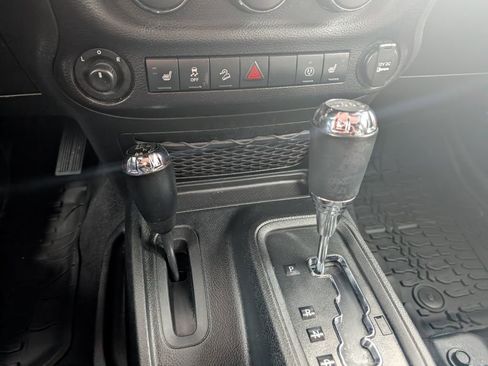 Used 2017 Jeep Wrangler Unlimited Sahara image 12