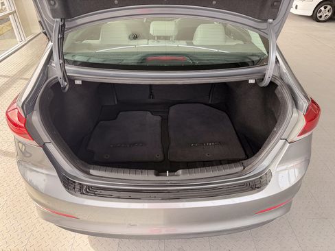 Used 2017 Hyundai Elantra SE image 16