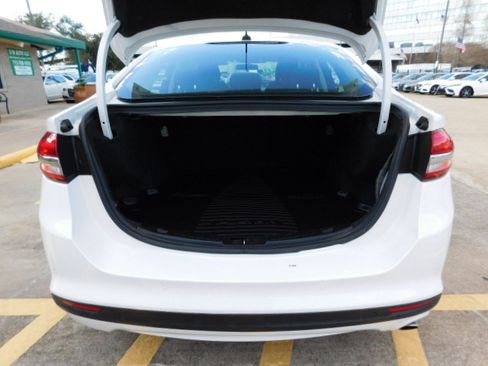 Used 2018 Ford Fusion SE image 7