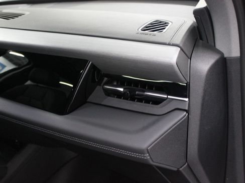 Used 2025 Audi Q6 e-tron Premium image 41