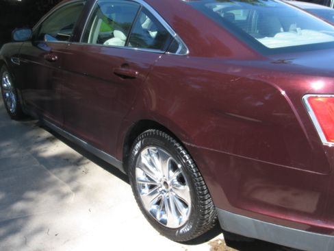 Used 2011 Ford Taurus Limited FWD image 6