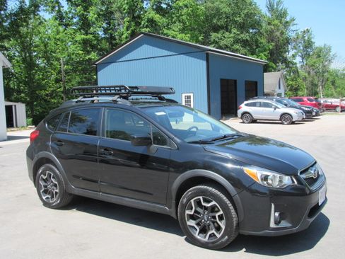 Used 2017 Subaru Crosstrek 2.0i Premium AWD/4WD image 9