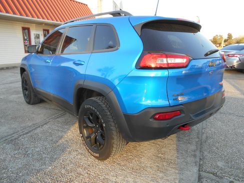 Used 2018 Jeep Cherokee Trailhawk image 5