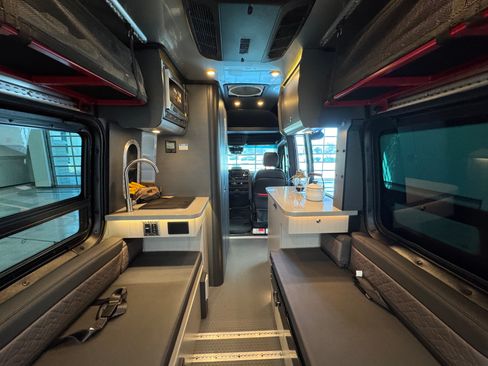 Used 2025 Mercedes-Benz Sprinter 2500 image 21